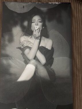 Ariana grande poster (petals)